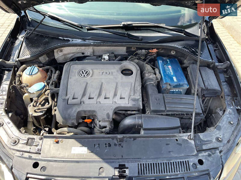 Седан Volkswagen Passat 2012 в Львове