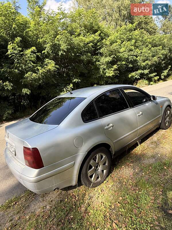 Седан Volkswagen Passat 1999 в Олевске