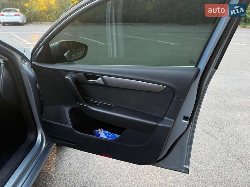 Универсал Volkswagen Passat 2012 в Днепре