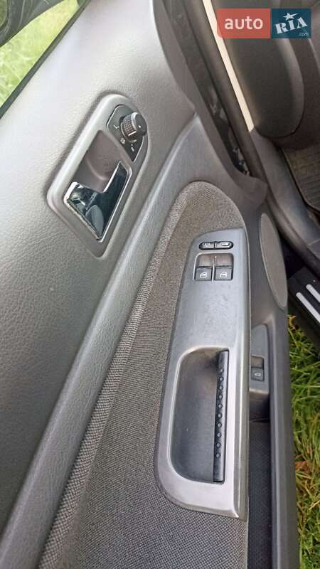Универсал Volkswagen Passat 2004 в Ровно фото 11 Универсал Volkswagen Passat 2004 в Ровно