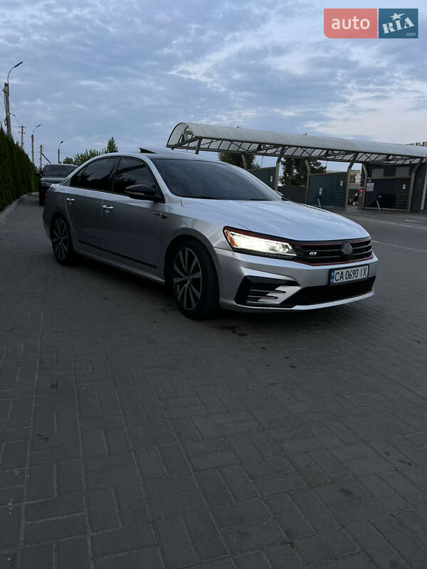 Седан Volkswagen Passat 2018 в Черкасах