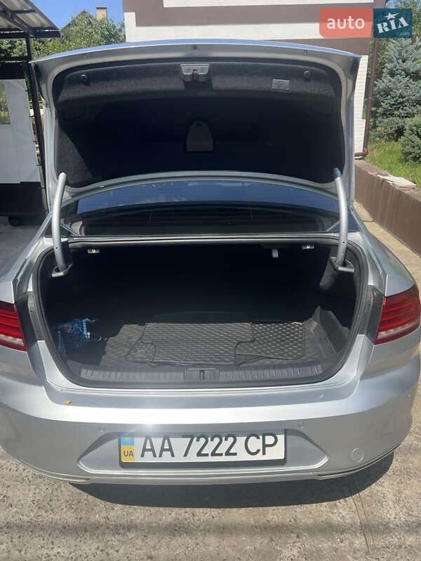 Седан Volkswagen Passat 2016 в Києві