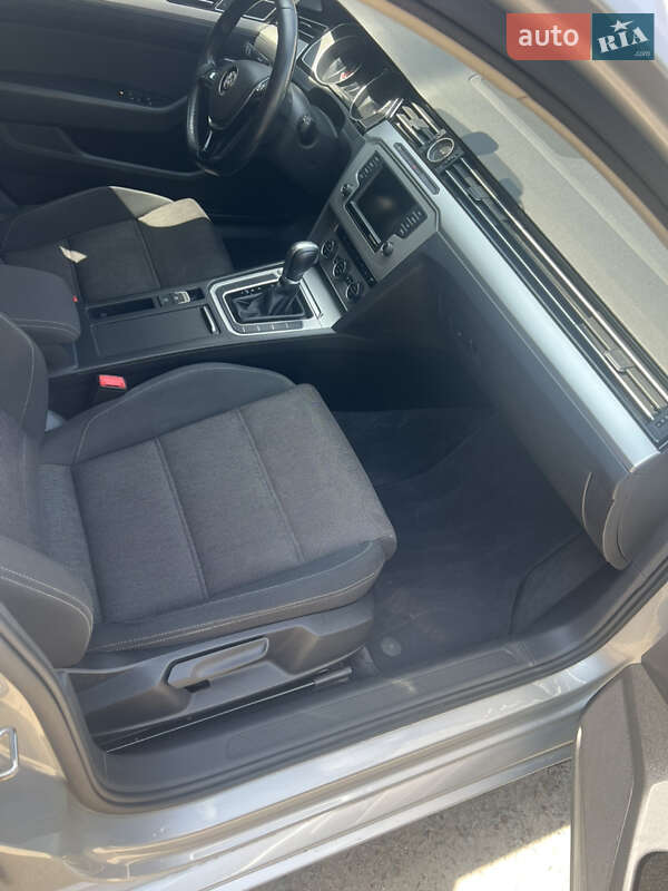 Седан Volkswagen Passat 2016 в Києві