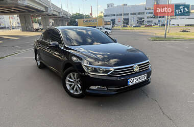 Седан Volkswagen Passat 2015 в Киеве