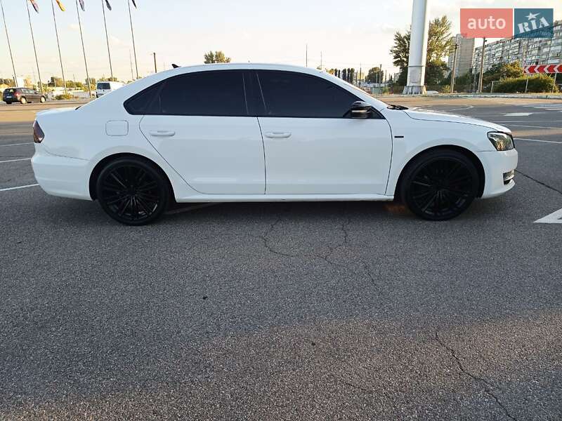 Седан Volkswagen Passat 2015 в Киеве