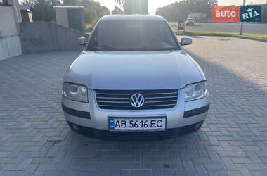 Седан Volkswagen Passat 2002 в Гайсине