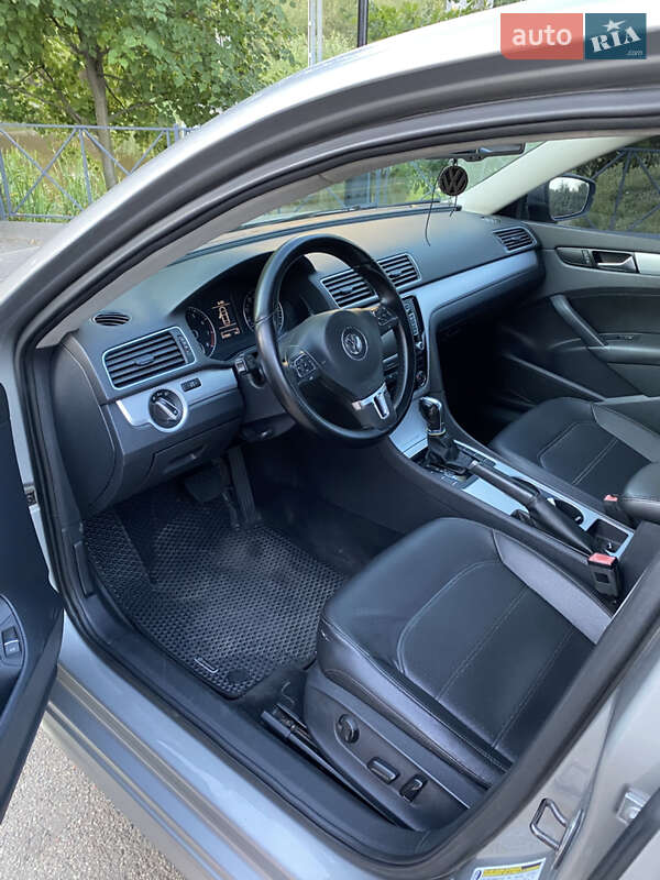 Седан Volkswagen Passat 2013 в Киеве