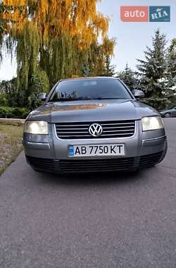 Седан Volkswagen Passat 2004 в Немирові