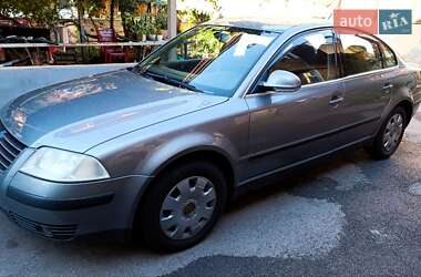 Седан Volkswagen Passat 2004 в Харкові