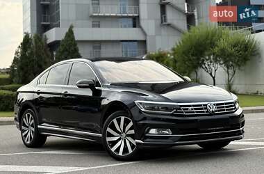 Седан Volkswagen Passat 2018 в Києві