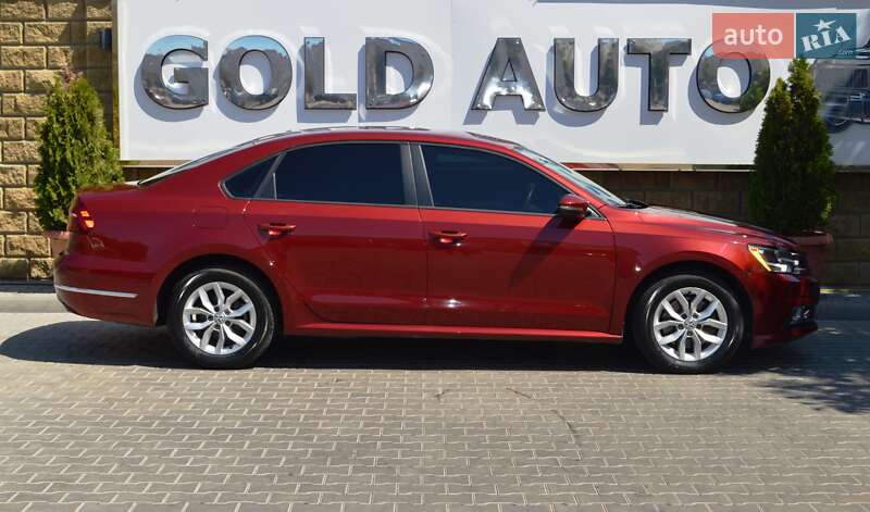 Седан Volkswagen Passat 2018 в Одессе