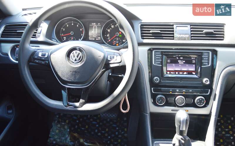 Седан Volkswagen Passat 2018 в Одессе
