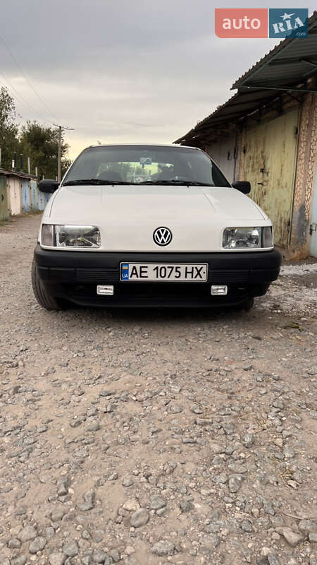 Седан Volkswagen Passat 1989 в Кривому Розі