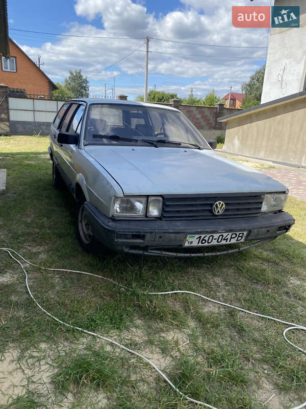 Универсал Volkswagen Passat 1986 в Сарнах
