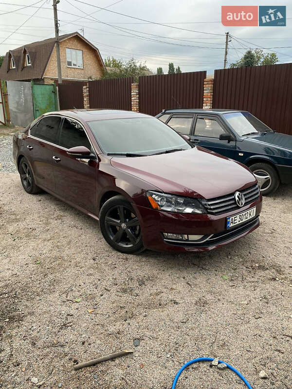Седан Volkswagen Passat 2011 в Днепре