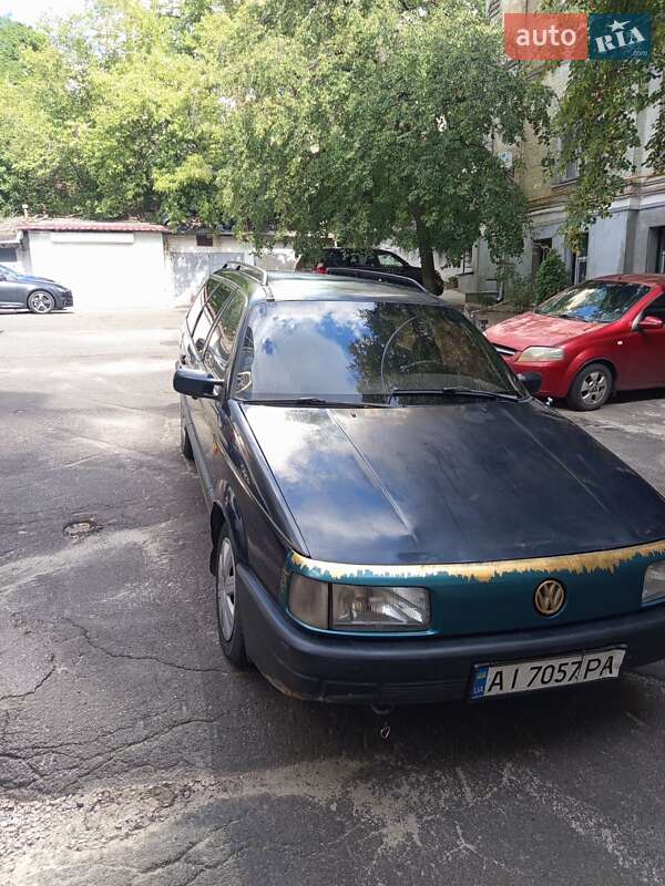 Универсал Volkswagen Passat 1993 в 