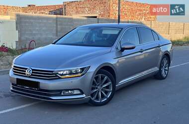 Седан Volkswagen Passat 2015 в Ровно