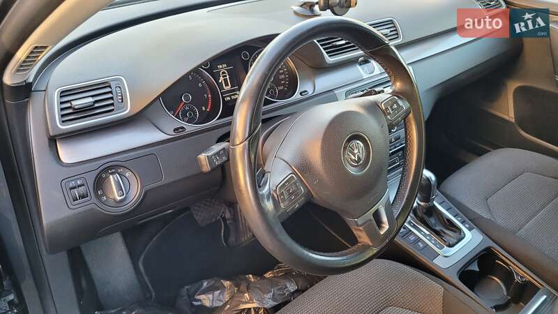 Универсал Volkswagen Passat 2011 в Киеве