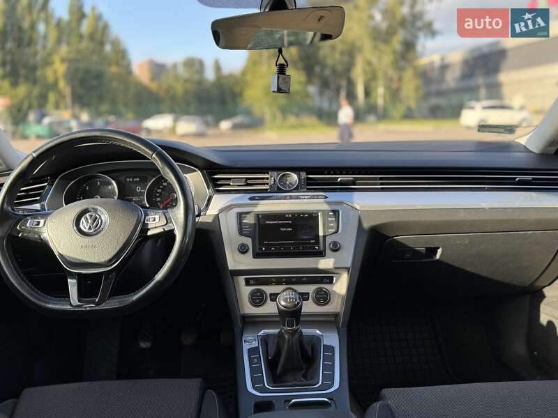 Універсал Volkswagen Passat 2015 в Києві