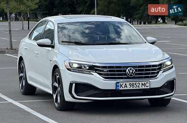 Седан Volkswagen Passat 2021 в Киеве