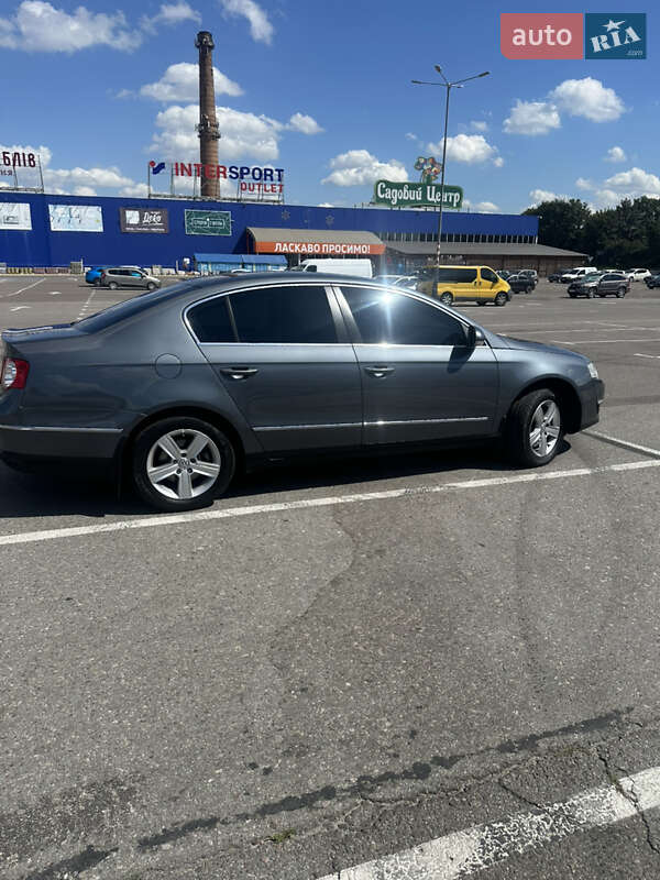 Седан Volkswagen Passat 2010 в Львове