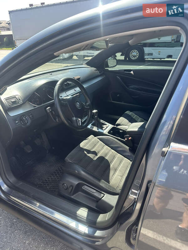 Седан Volkswagen Passat 2010 в Львове