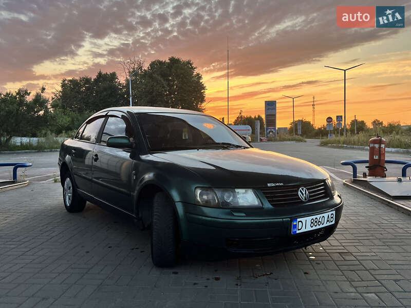 Седан Volkswagen Passat 1999 в Попільні