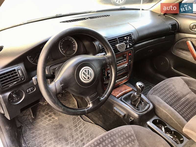 Седан Volkswagen Passat 2003 в Здолбунове