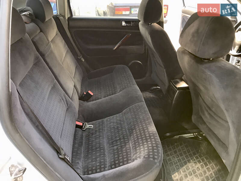 Седан Volkswagen Passat 2003 в Здолбунове