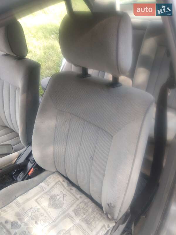 Седан Volkswagen Passat 1990 в Рівному