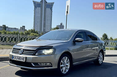Седан Volkswagen Passat 2012 в Киеве