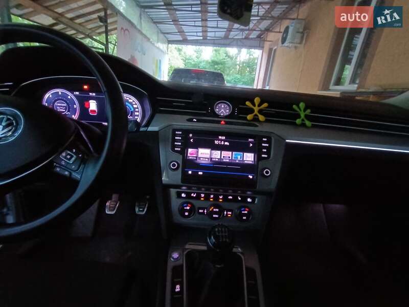 Універсал Volkswagen Passat 2015 в Краснограді