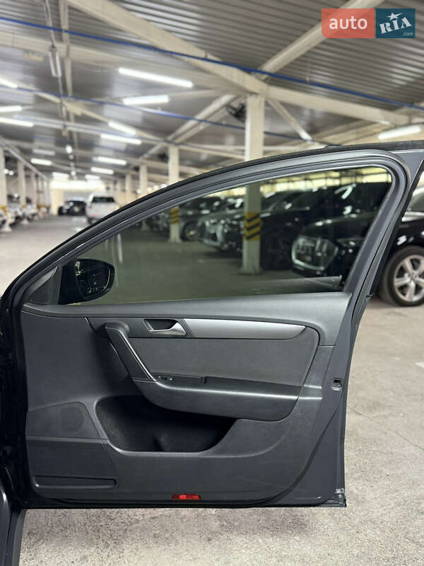 Універсал Volkswagen Passat 2014 в Одесі