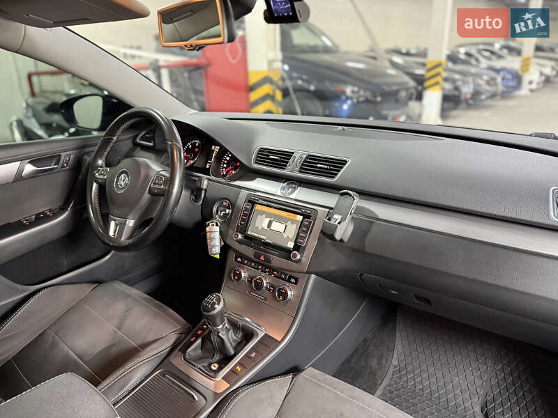 Універсал Volkswagen Passat 2014 в Одесі