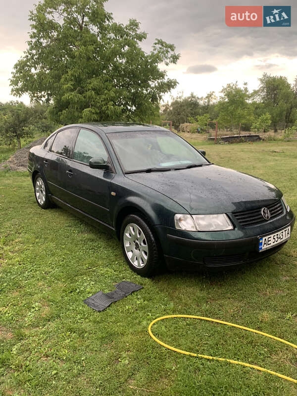 Седан Volkswagen Passat 1999 в Києві
