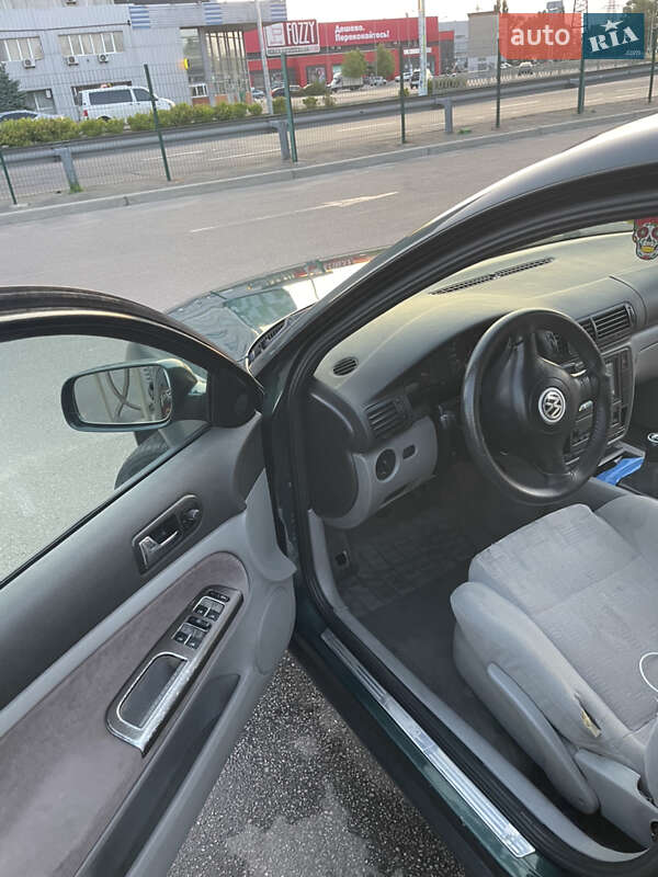 Седан Volkswagen Passat 1999 в Києві