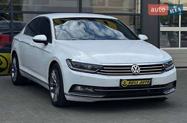 Седан Volkswagen Passat 2016 в Івано-Франківську