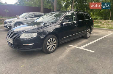 Універсал Volkswagen Passat 2009 в Житомирі