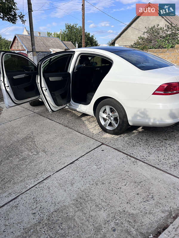 Седан Volkswagen Passat 2012 в Одесі
