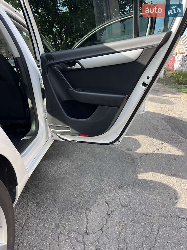 Седан Volkswagen Passat 2012 в Одесі