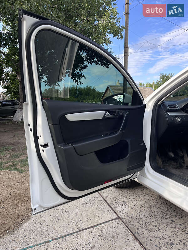 Седан Volkswagen Passat 2012 в Одесі