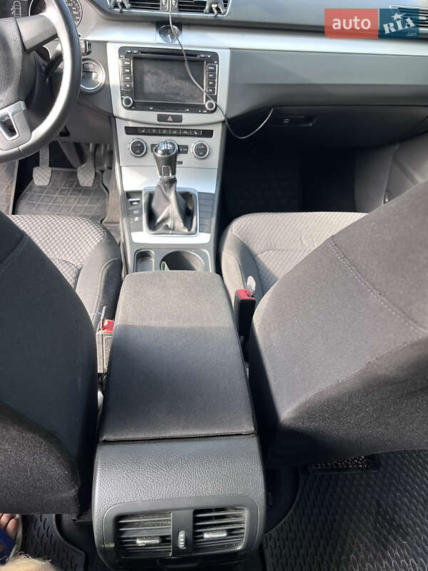 Седан Volkswagen Passat 2012 в Одесі