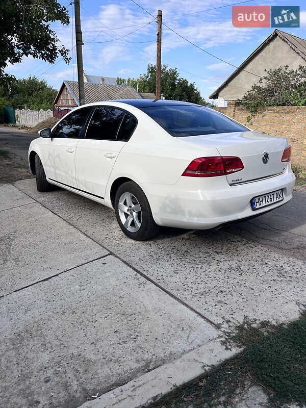 Седан Volkswagen Passat 2012 в Одесі