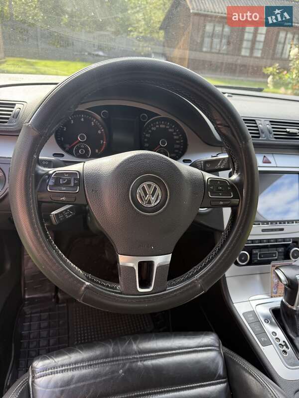 Універсал Volkswagen Passat 2010 в Чернівцях