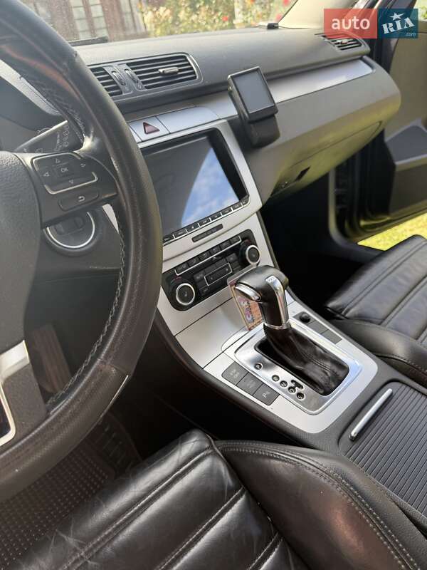 Універсал Volkswagen Passat 2010 в Чернівцях