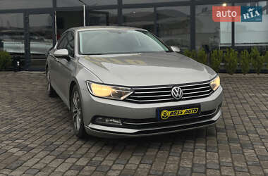 Седан Volkswagen Passat 2015 в Мукачево