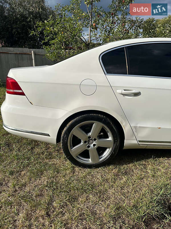 Седан Volkswagen Passat 2011 в Харькове