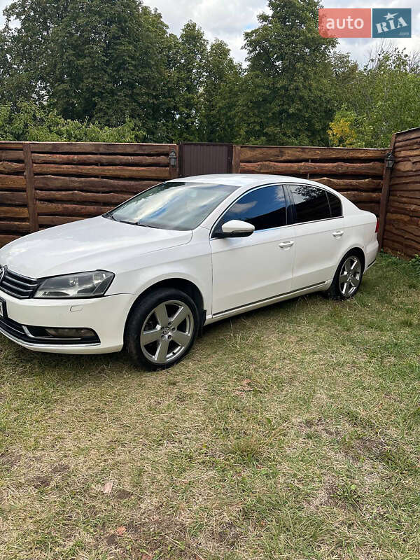 Седан Volkswagen Passat 2011 в Харькове