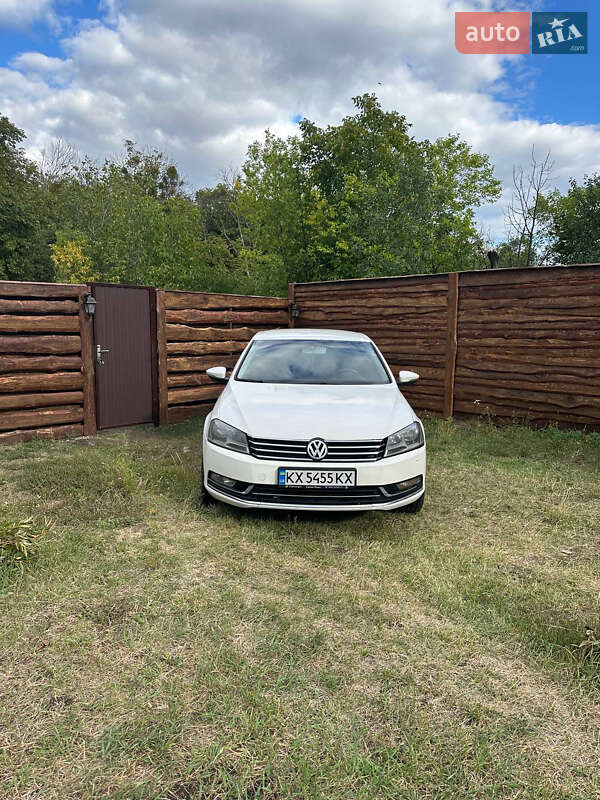 Седан Volkswagen Passat 2011 в Харькове