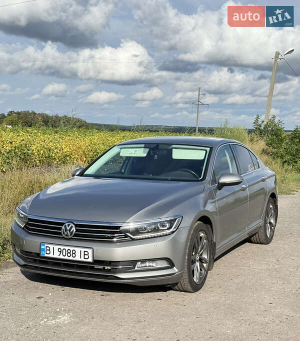 Седан Volkswagen Passat 2016 в Гадяче